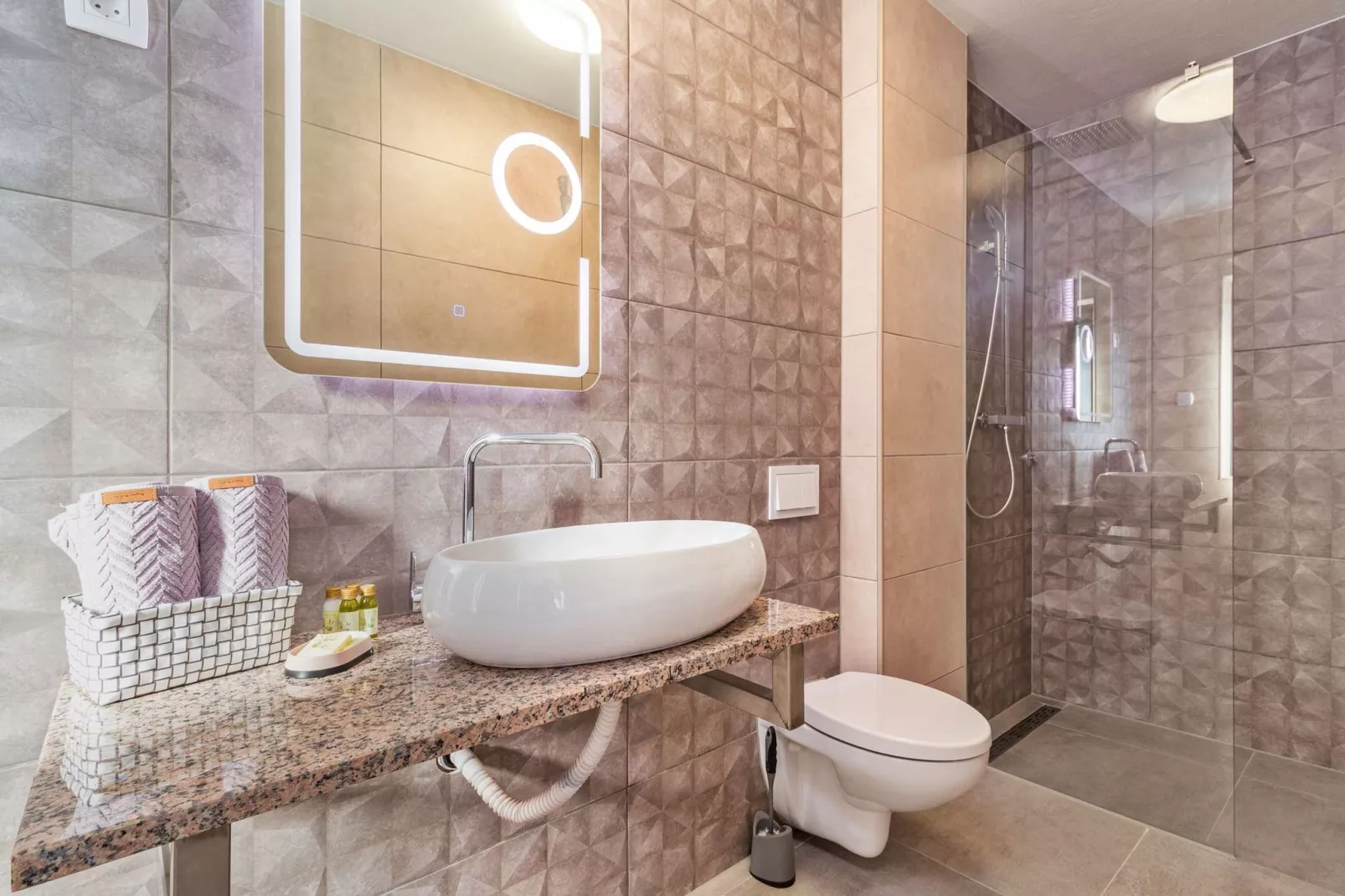 Beautiful Villa Philippo with Pool (publish)-Badkamer