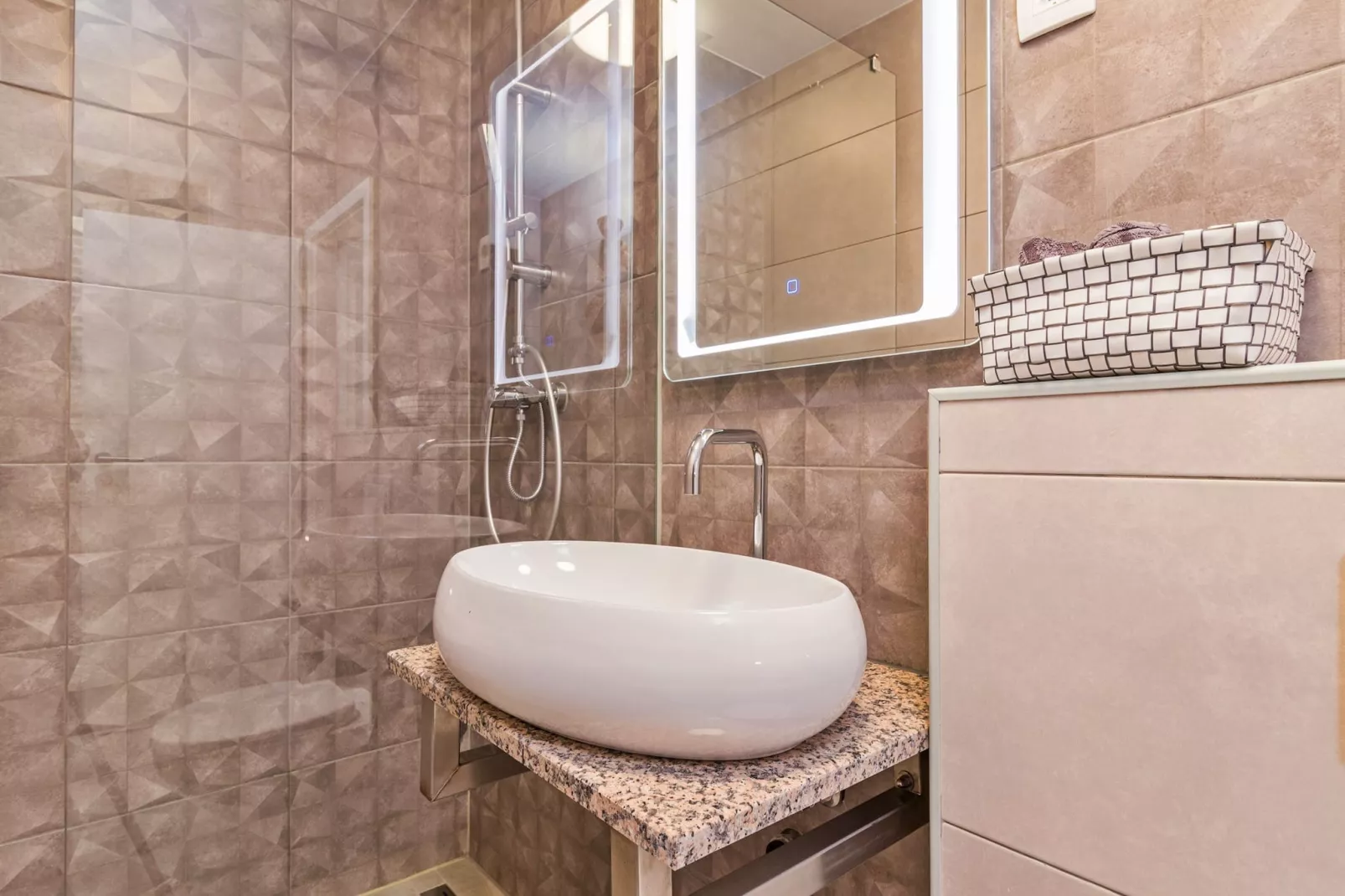 Beautiful Villa Nika with Pool-Badkamer