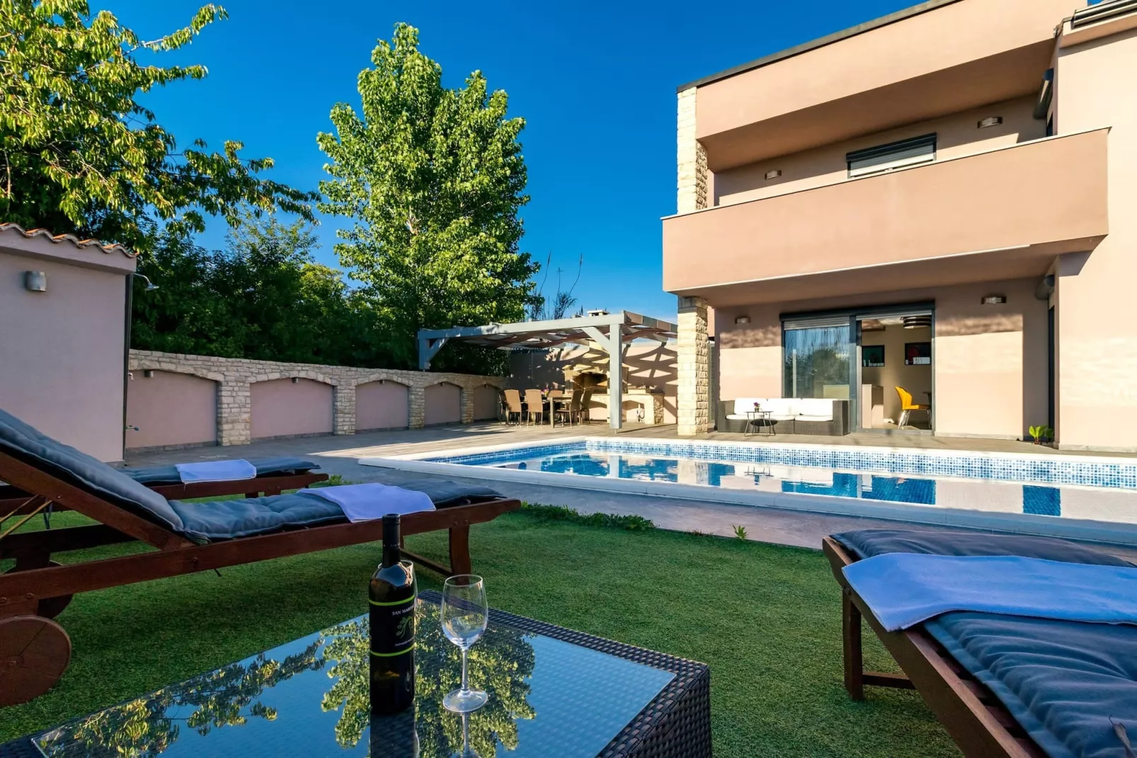 Beautiful Villa Nika with Pool-Tuinen zomer