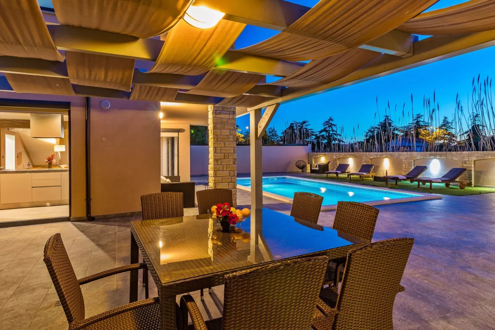 Beautiful Villa Nika with Pool-Terras