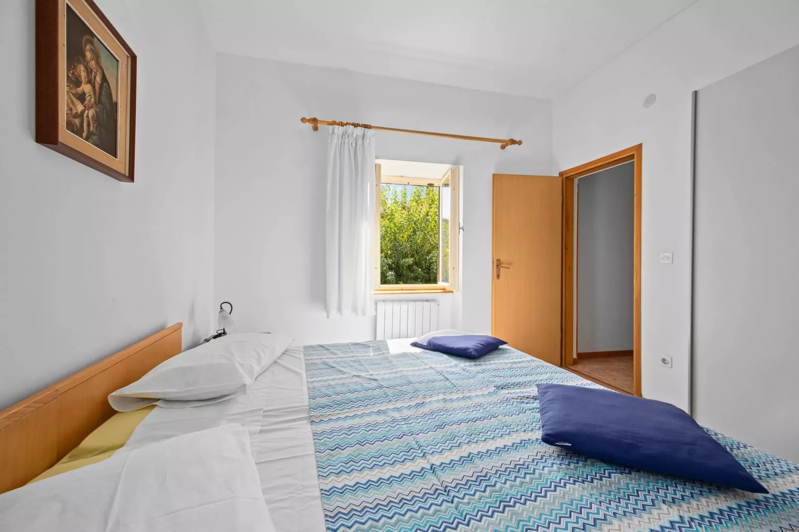 Apartment Tedi with Sea View-Slaapkamer