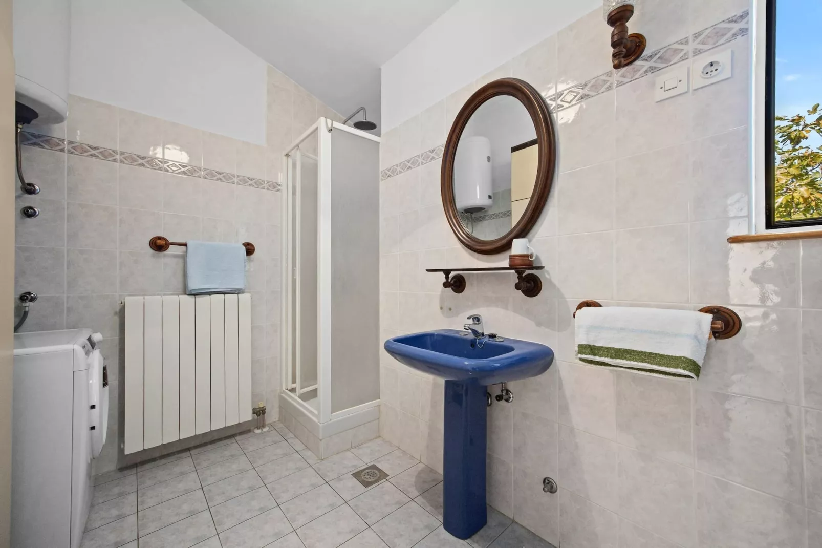 Apartment Tedi with Sea View-Badkamer