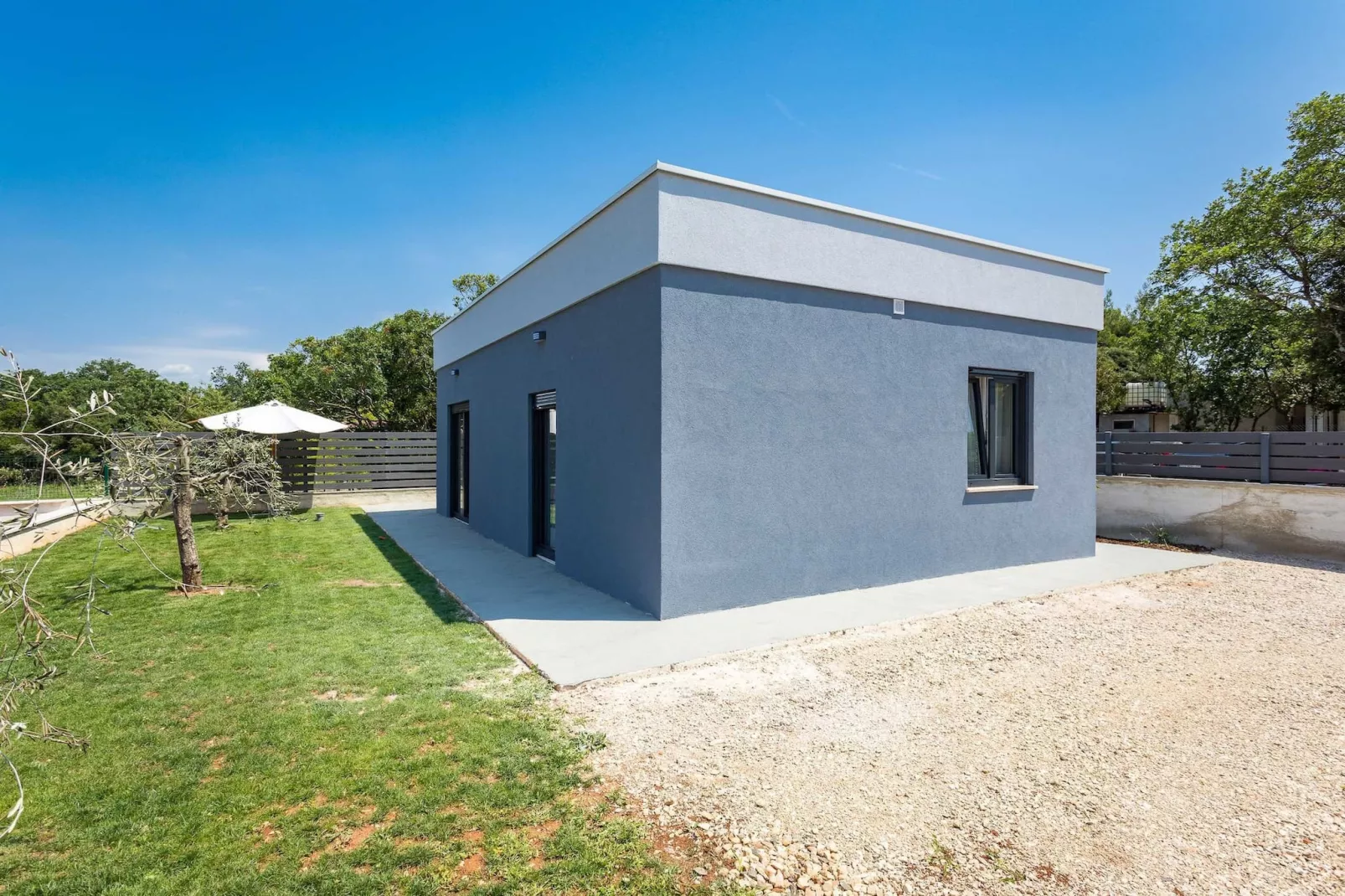 Eco - Beach House Peroj-Buitenlucht