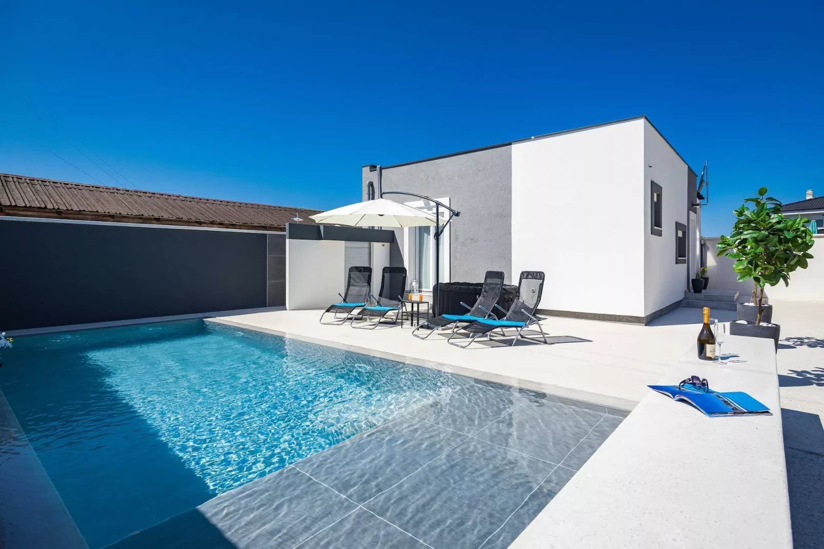 Villa Marsel (4+2) - Private Pool and Jacuzzi-Zwembad