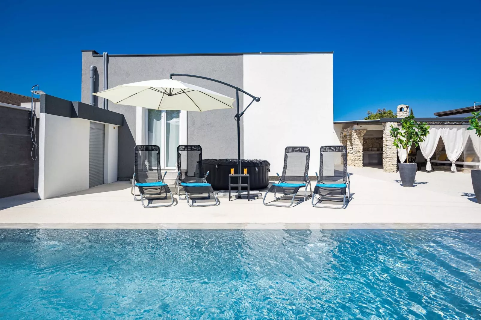 Villa Marsel (4+2) - Private Pool and Jacuzzi-Zwembad