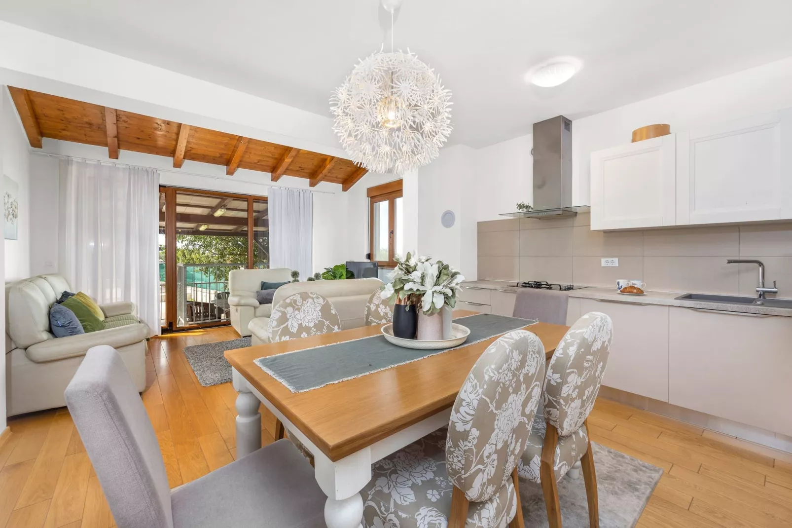 Villa San Antonio with Private Pool-Keuken