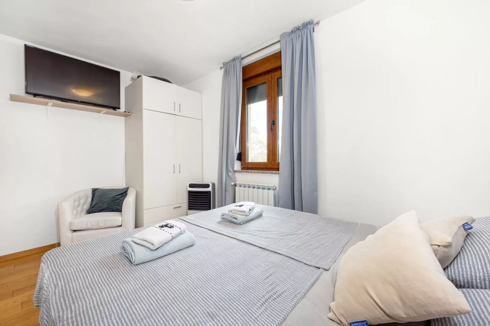 Villa San Antonio with Private Pool-Slaapkamer
