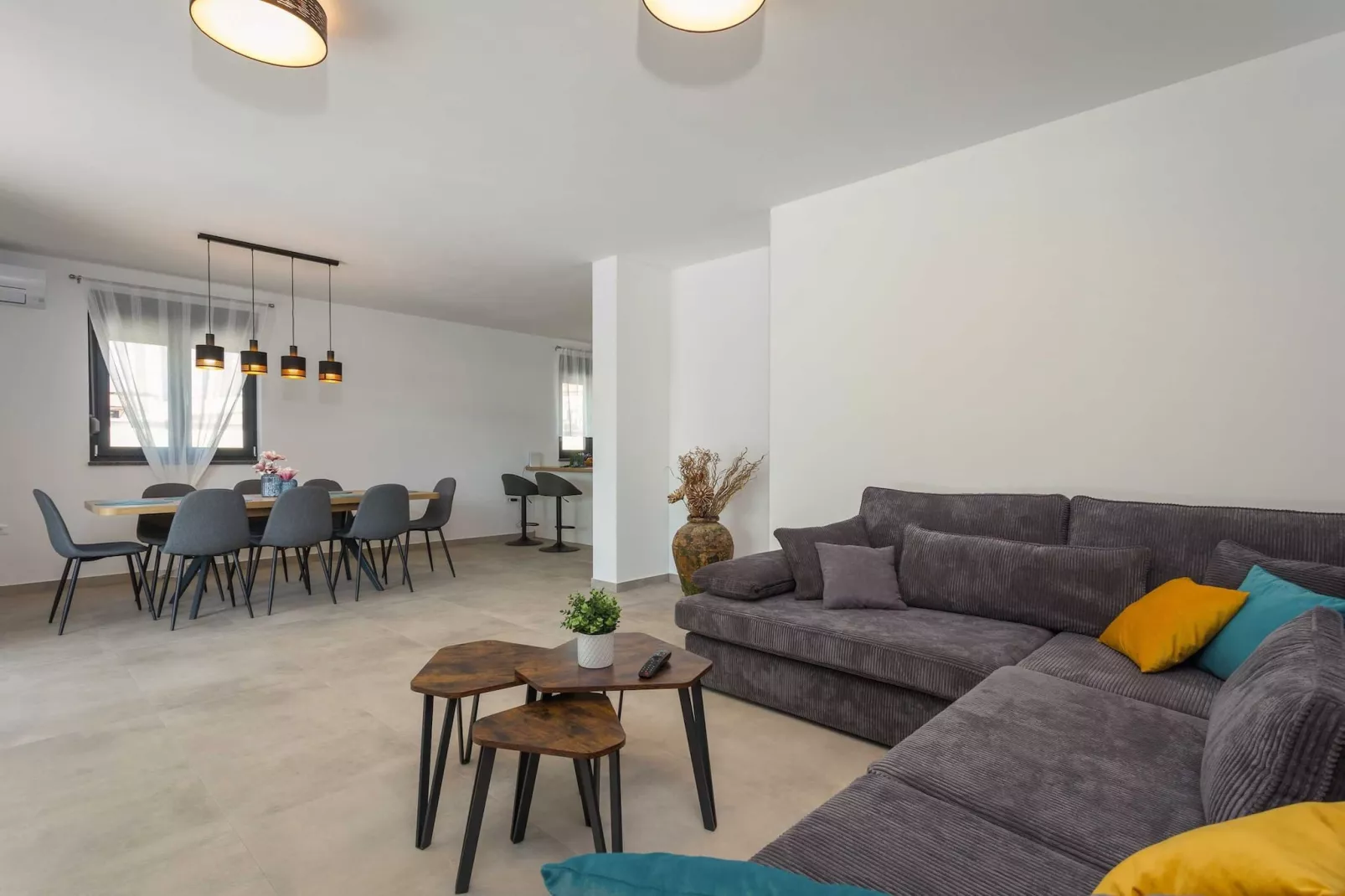 Villa Bavaria with Pool, Jacuzzi, Table Tennis-Woonkamer