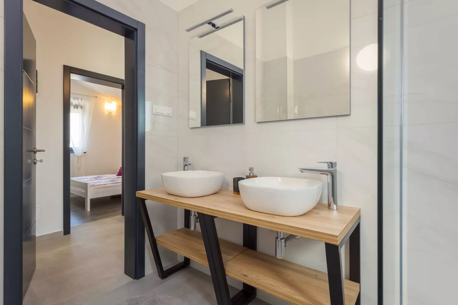 Villa Bavaria with Pool, Jacuzzi, Table Tennis-Badkamer