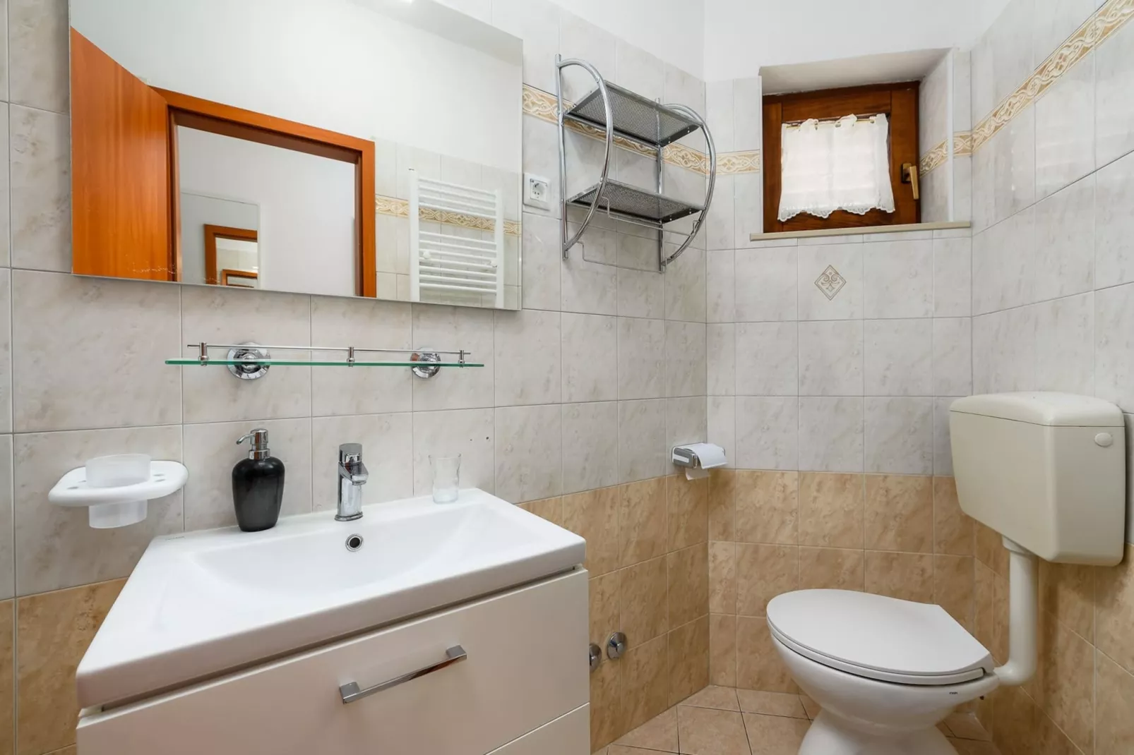 Lara 4 - Shared Pool, Sauna, Jacuzzi-Badkamer
