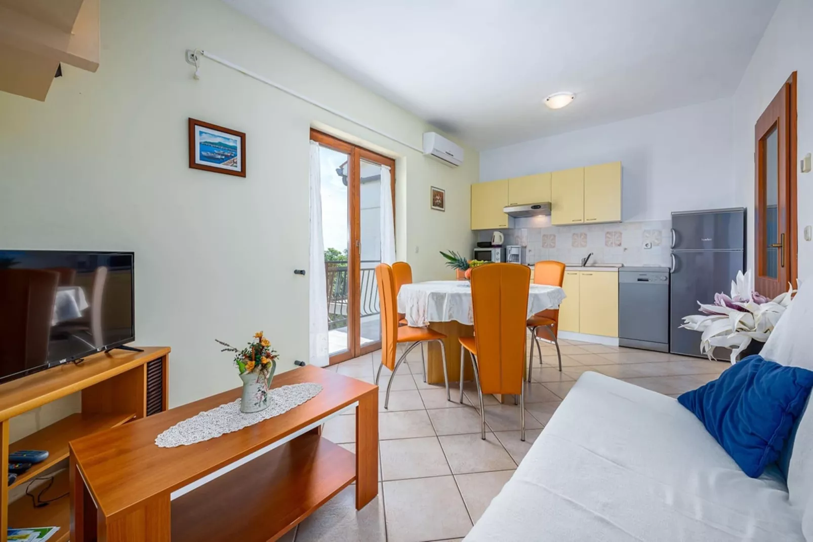 Lara 1 - Shared Pool, Sauna, Jacuzzi-Keuken