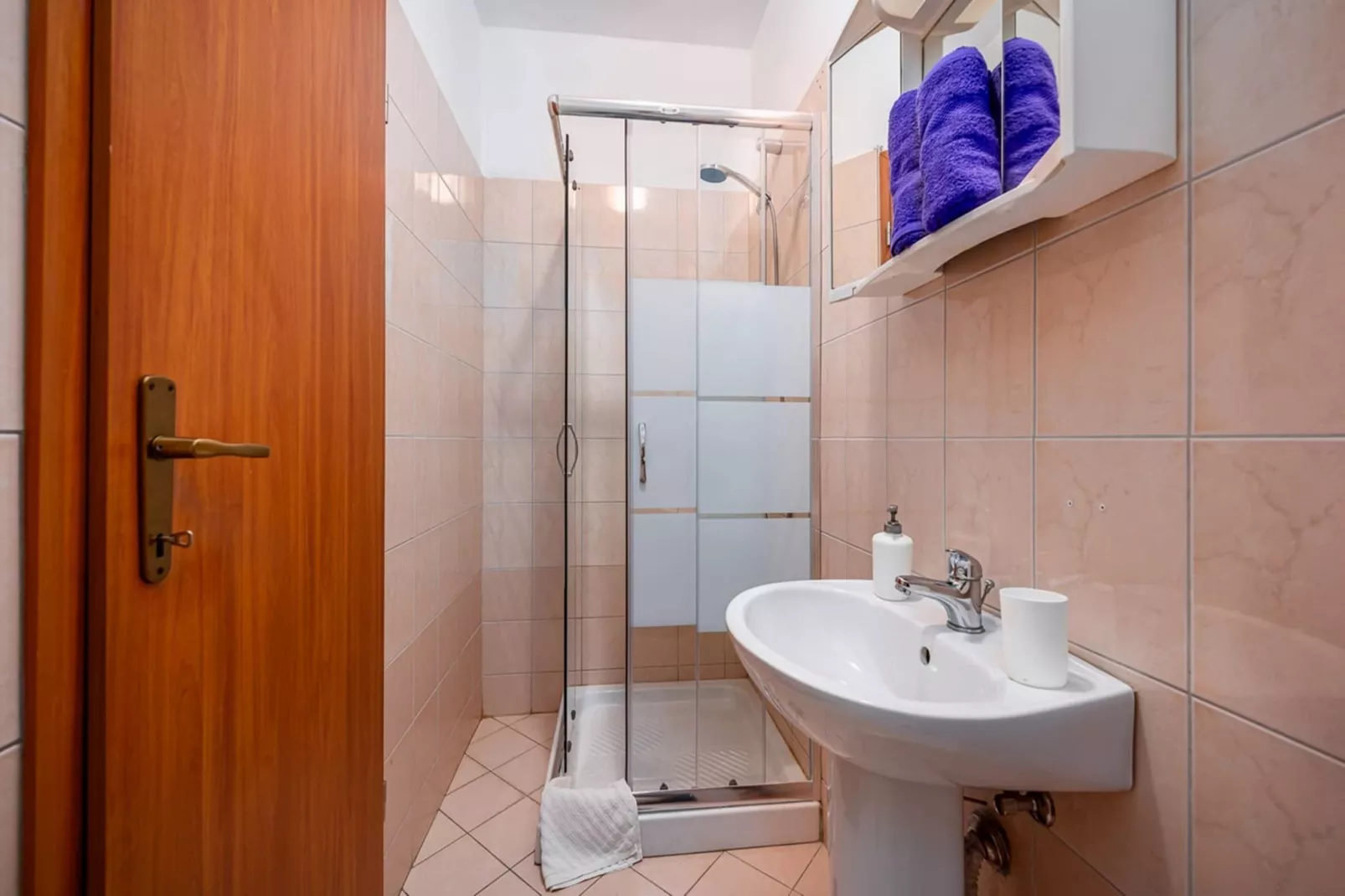 Lara 1 - Shared Pool, Sauna, Jacuzzi-Badkamer