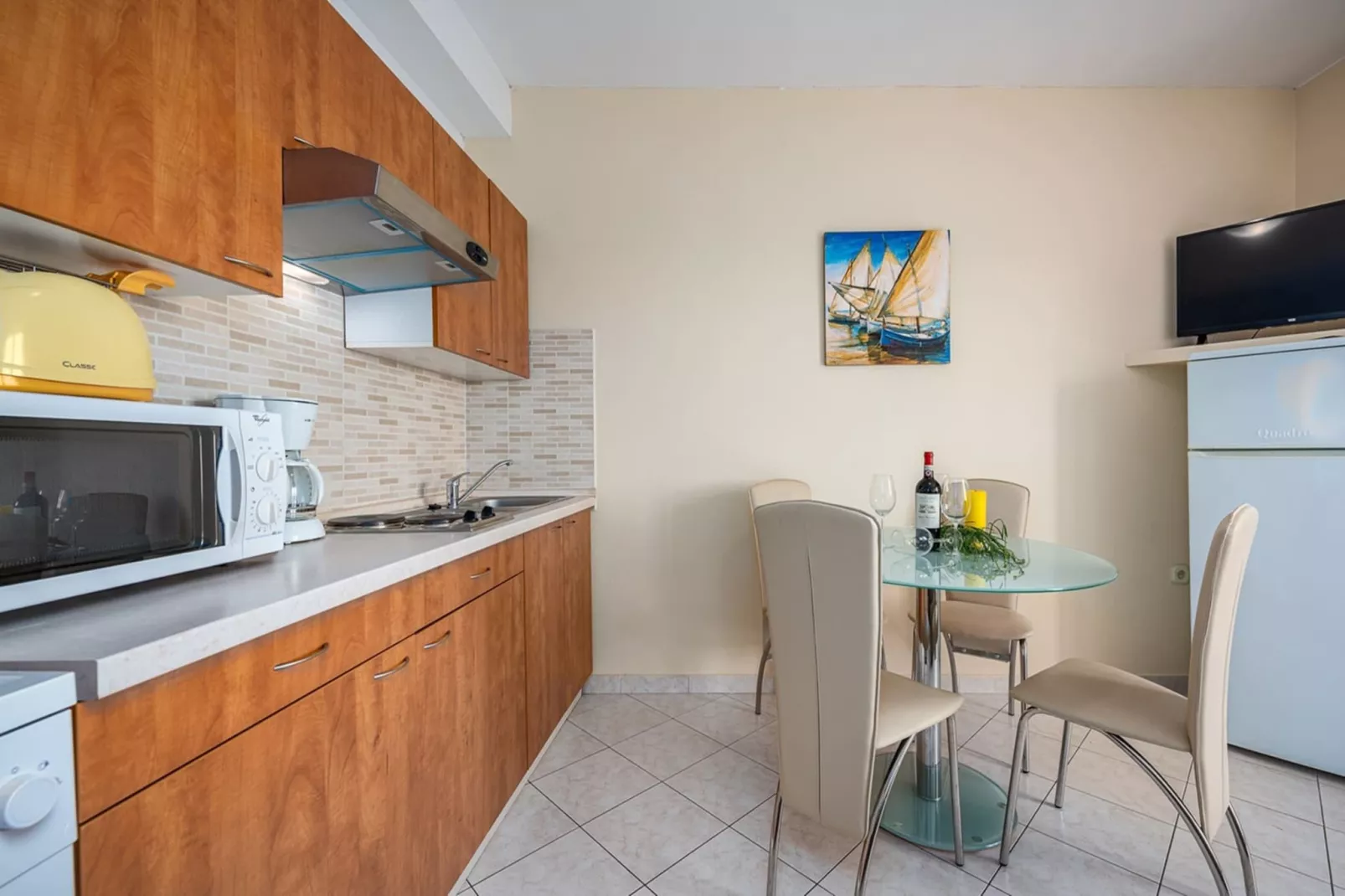 Lara 2 - Shared Pool, Sauna, Jacuzzi-Keuken