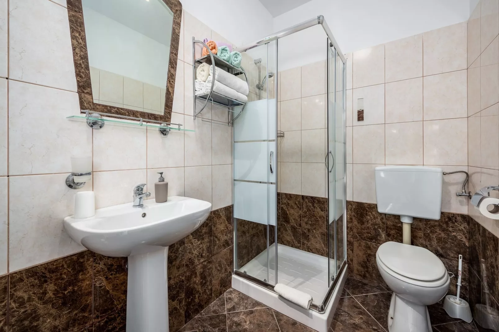Lara 6 - Shared Pool, Sauna, Jacuzzi-Badkamer
