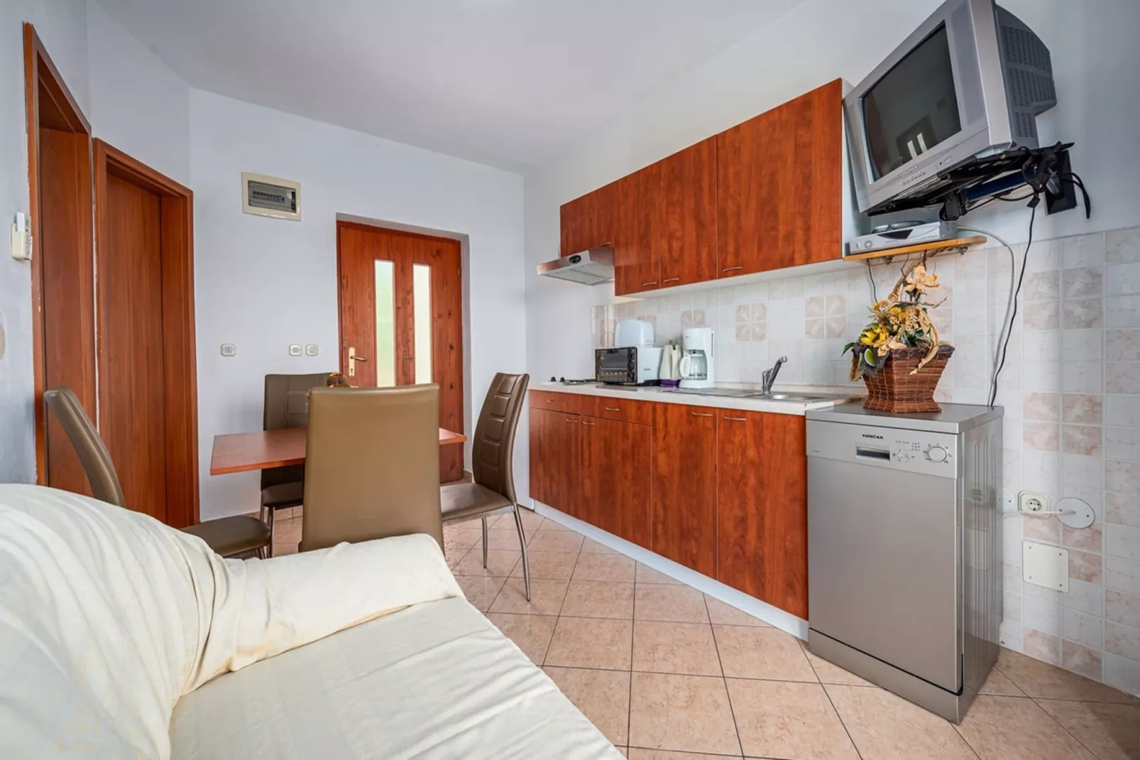 Lara 3 - Shared Pool, Sauna, Jacuzzi-Keuken