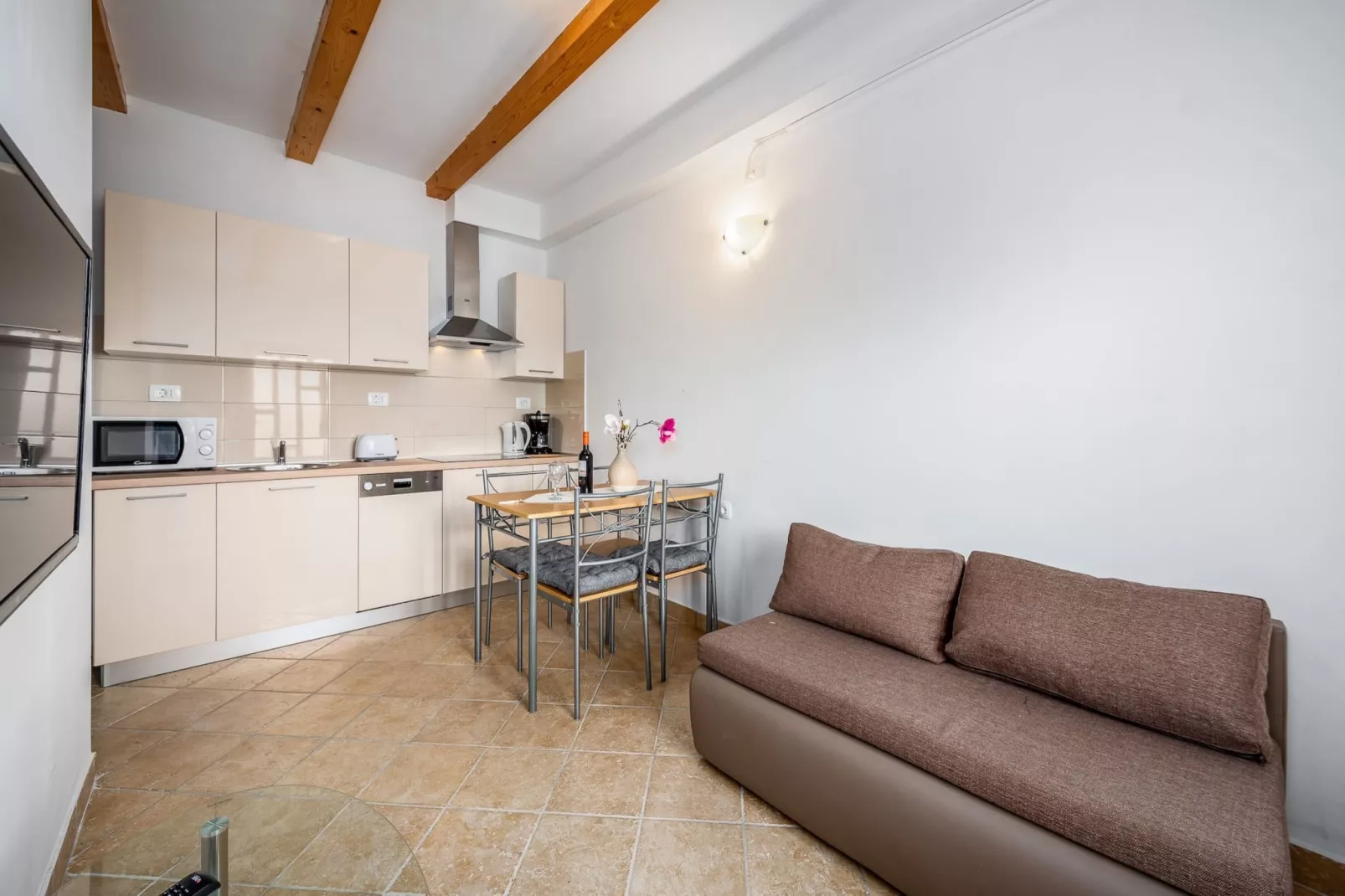 Lara 8 - Shared Pool, Sauna, Jacuzzi-Woonkamer