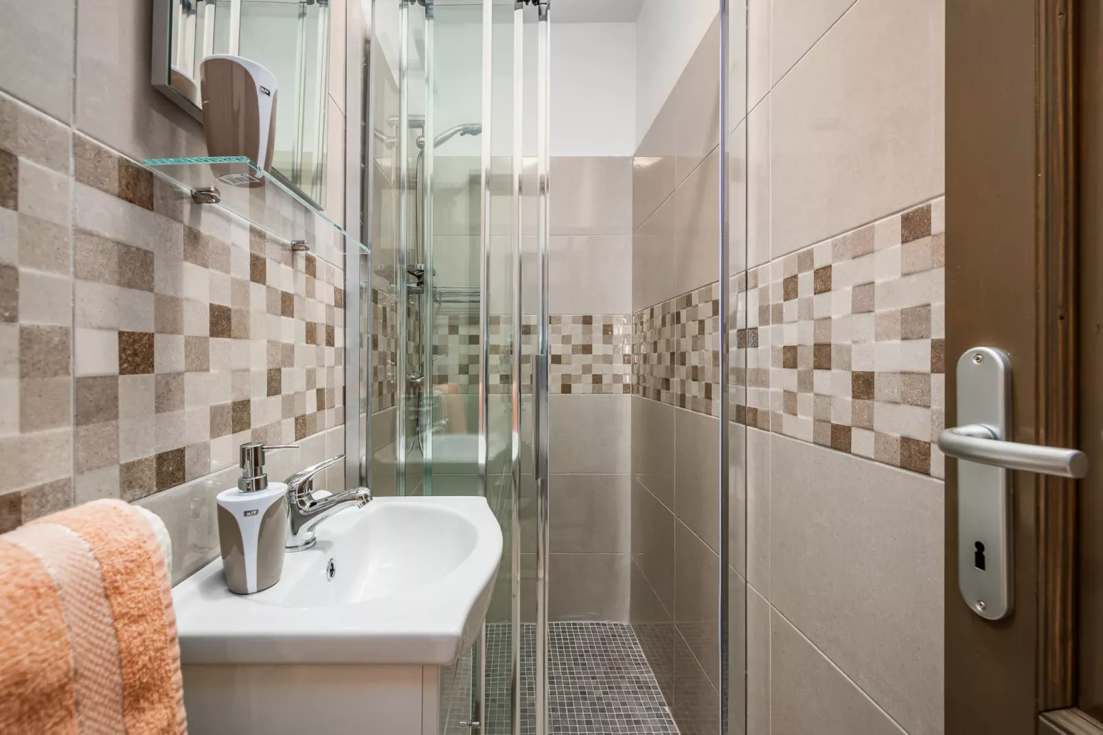 Lara 8 - Shared Pool, Sauna, Jacuzzi-Badkamer