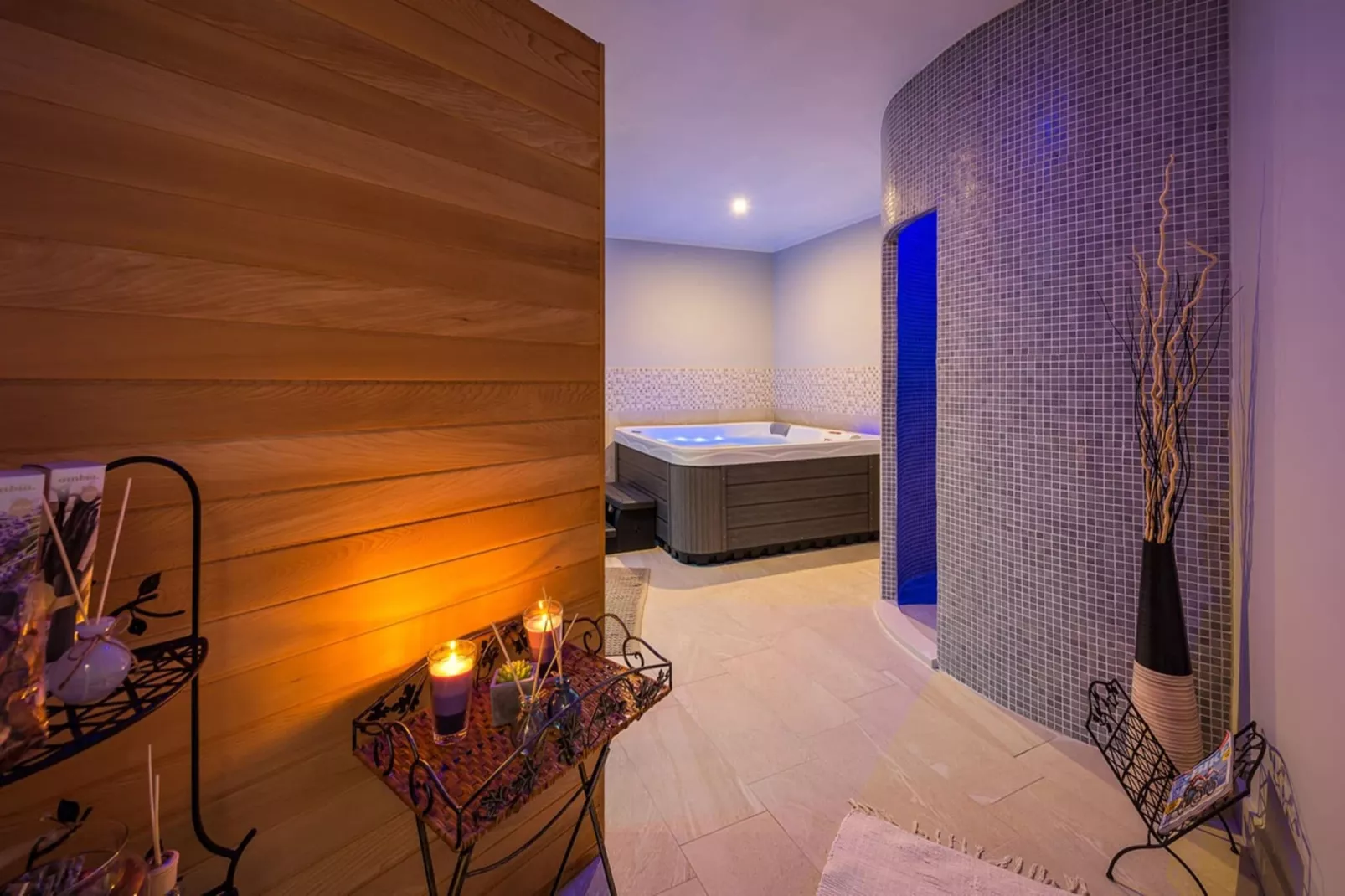 Lara 5 - Shared Pool, Sauna, Jacuzzi