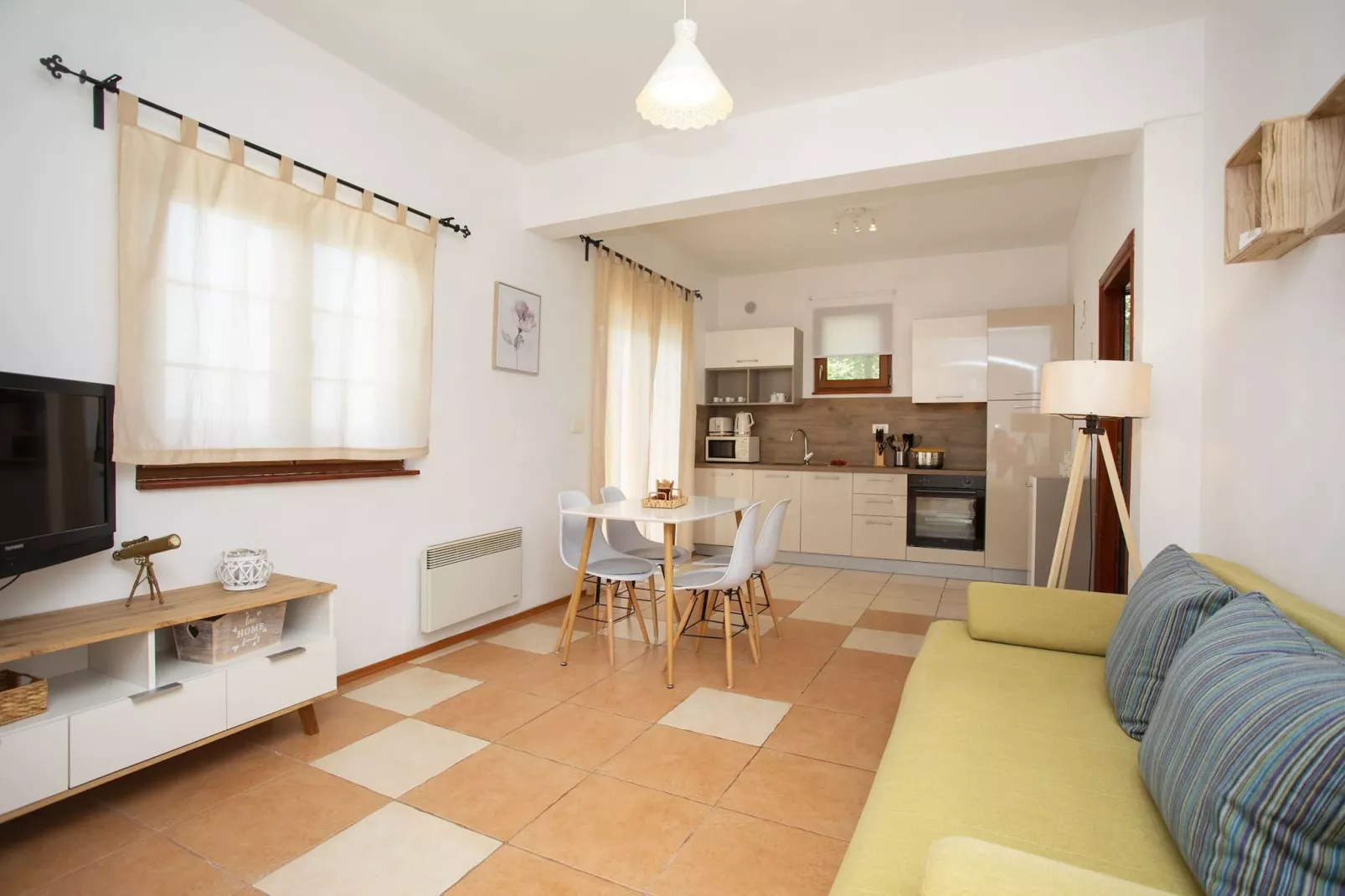 Casa Deborah with Private Pool-Woonkamer