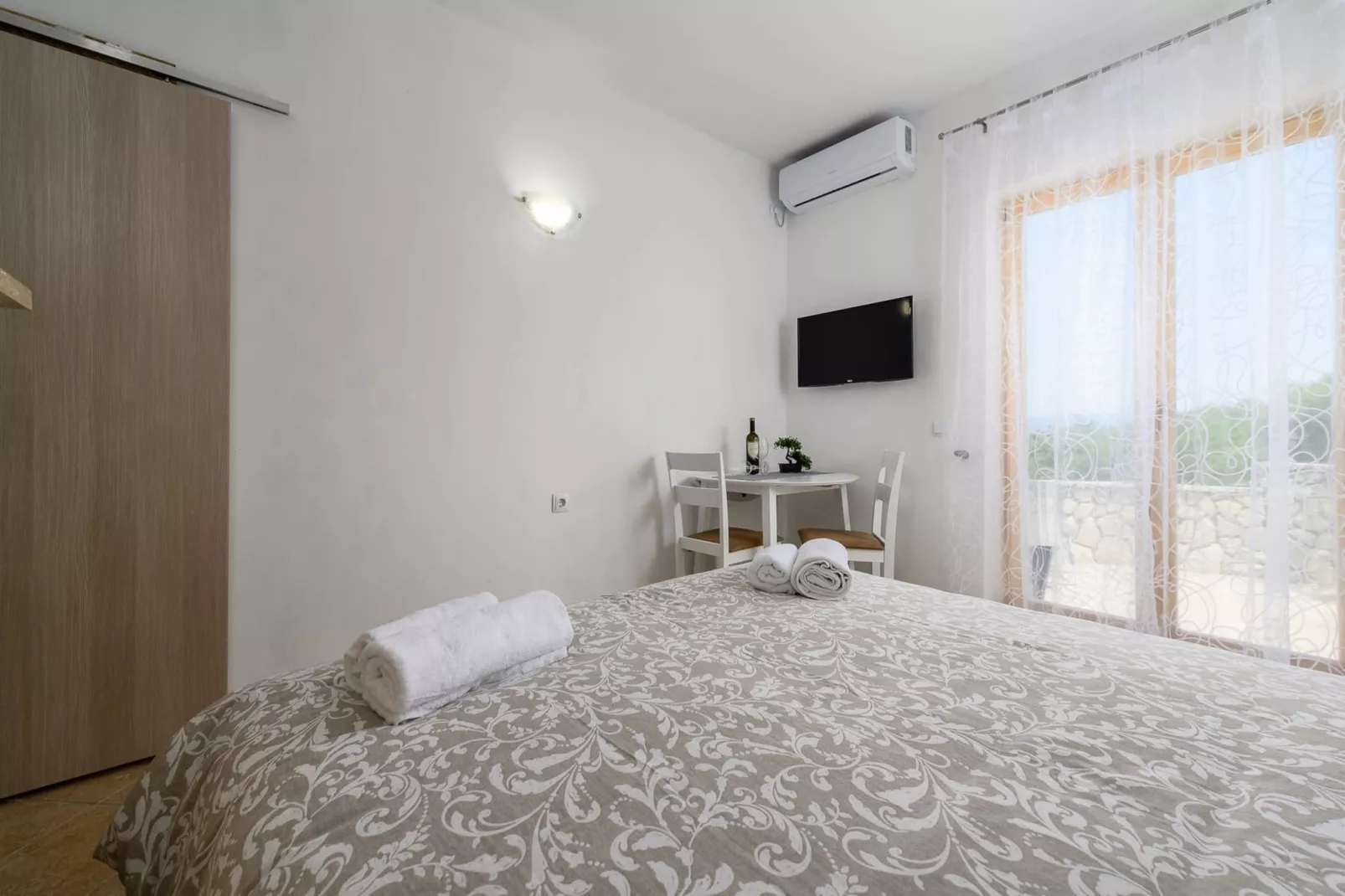 Lara 9 - Shared Pool, Sauna, Jacuzzi-Slaapkamer