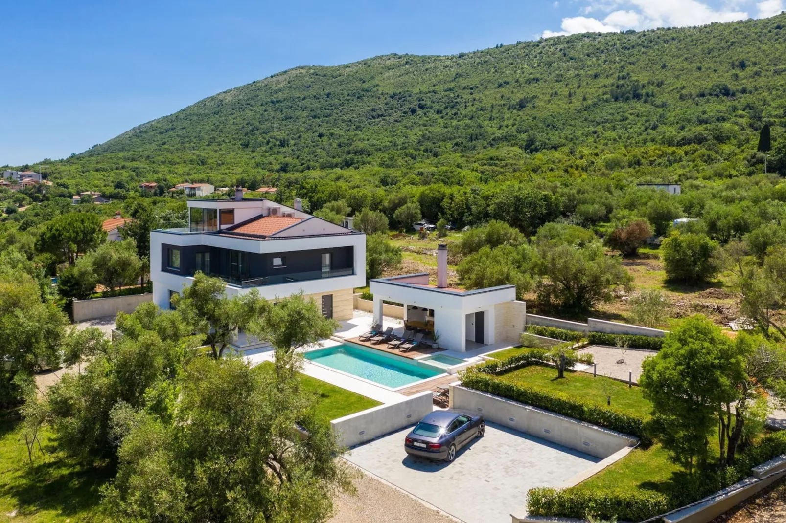 Luxurious Villa Laurea-Buitenkant zomer