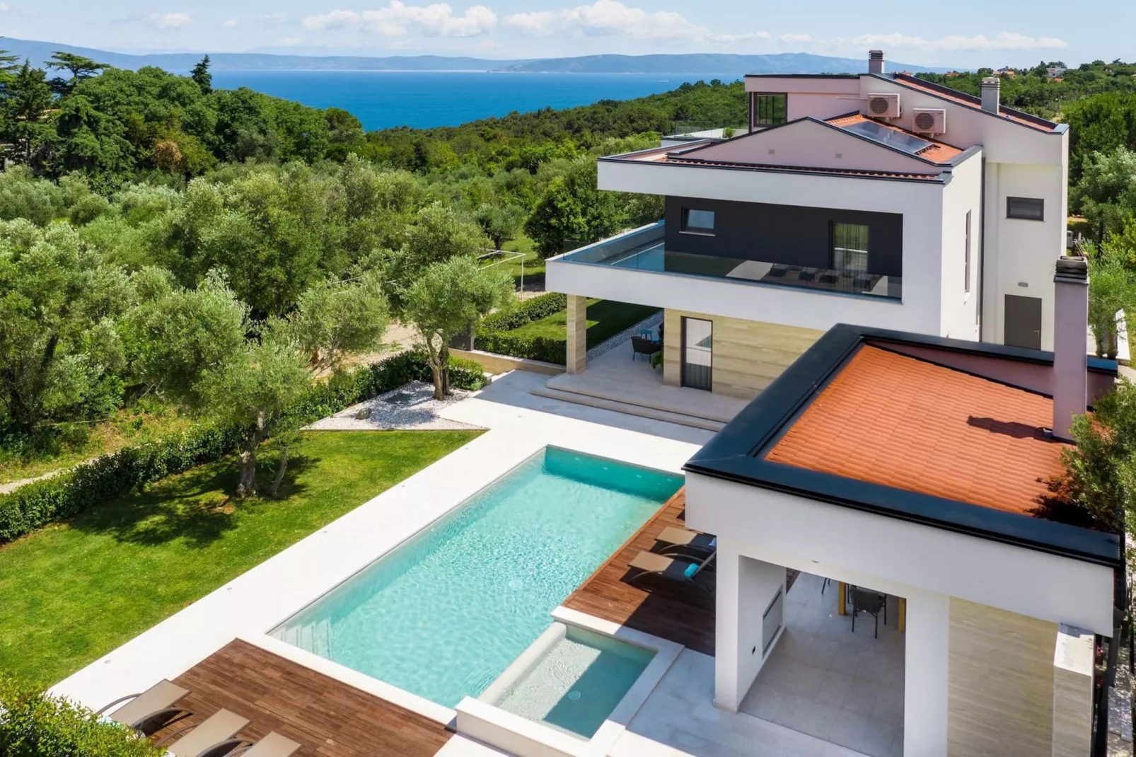Luxurious Villa Laurea-Zwembad