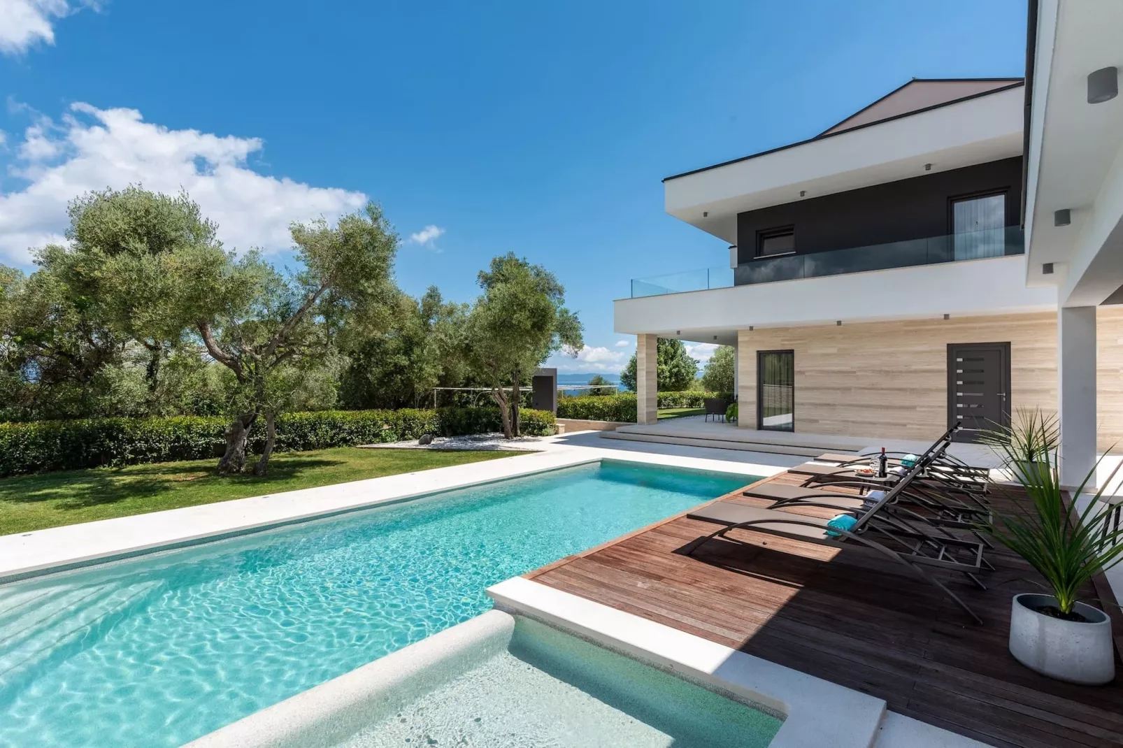 Luxurious Villa Laurea-Zwembad