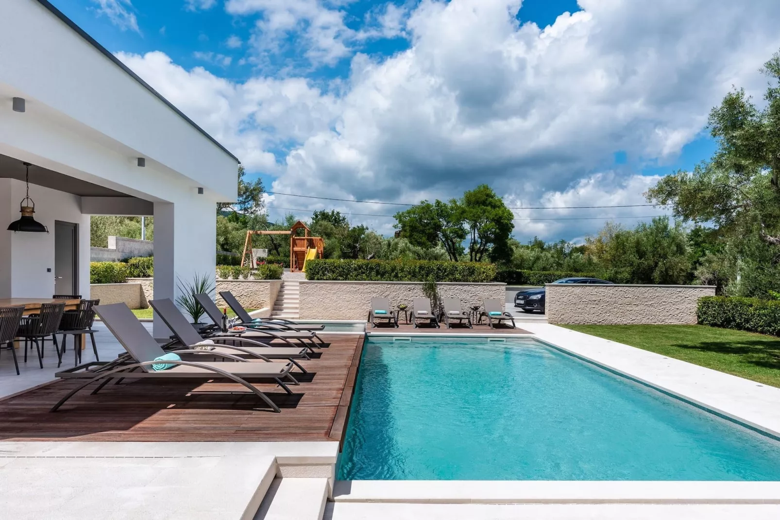 Luxurious Villa Laurea-Zwembad