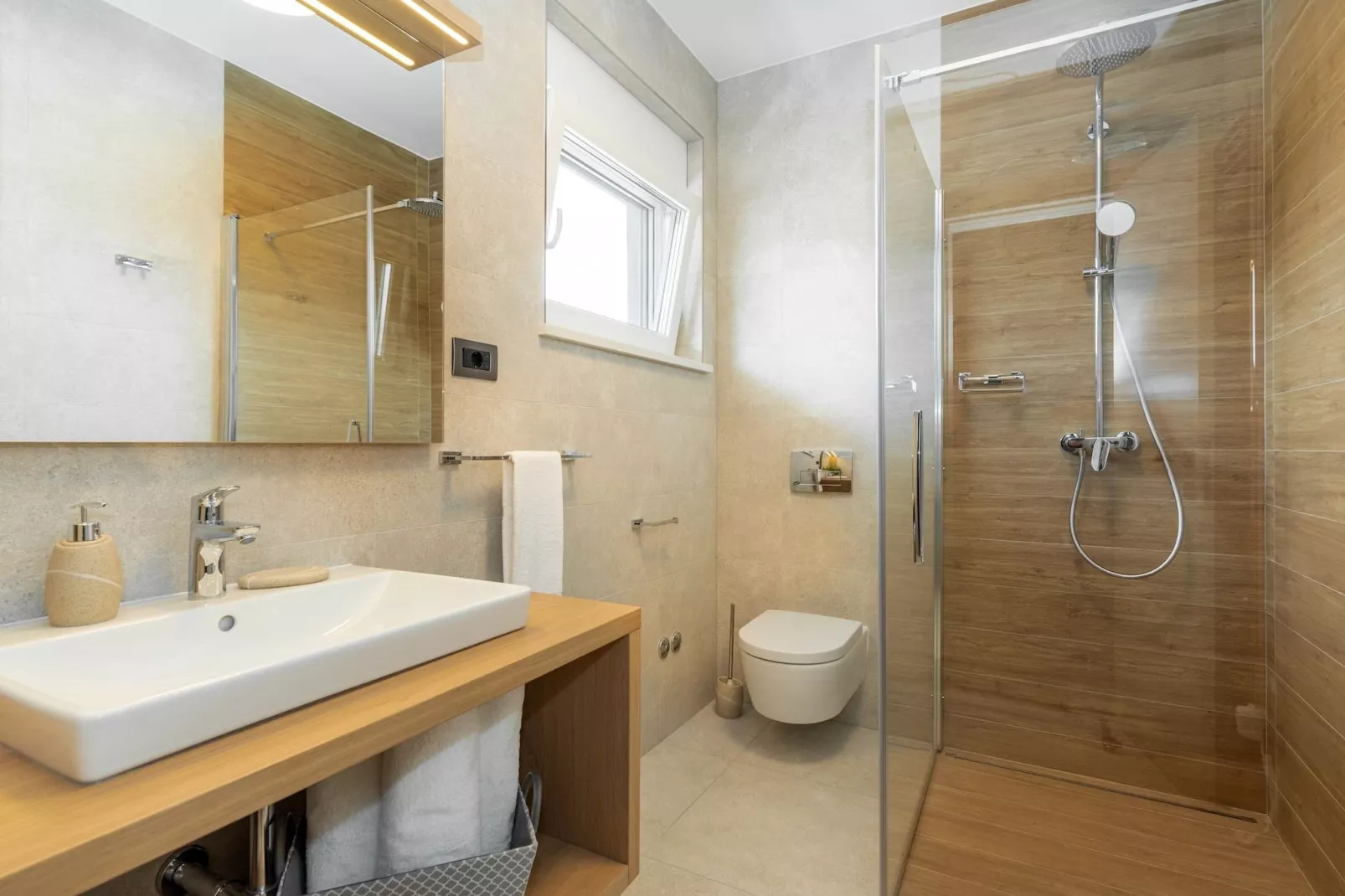 Luxurious Villa Laurea-Badkamer