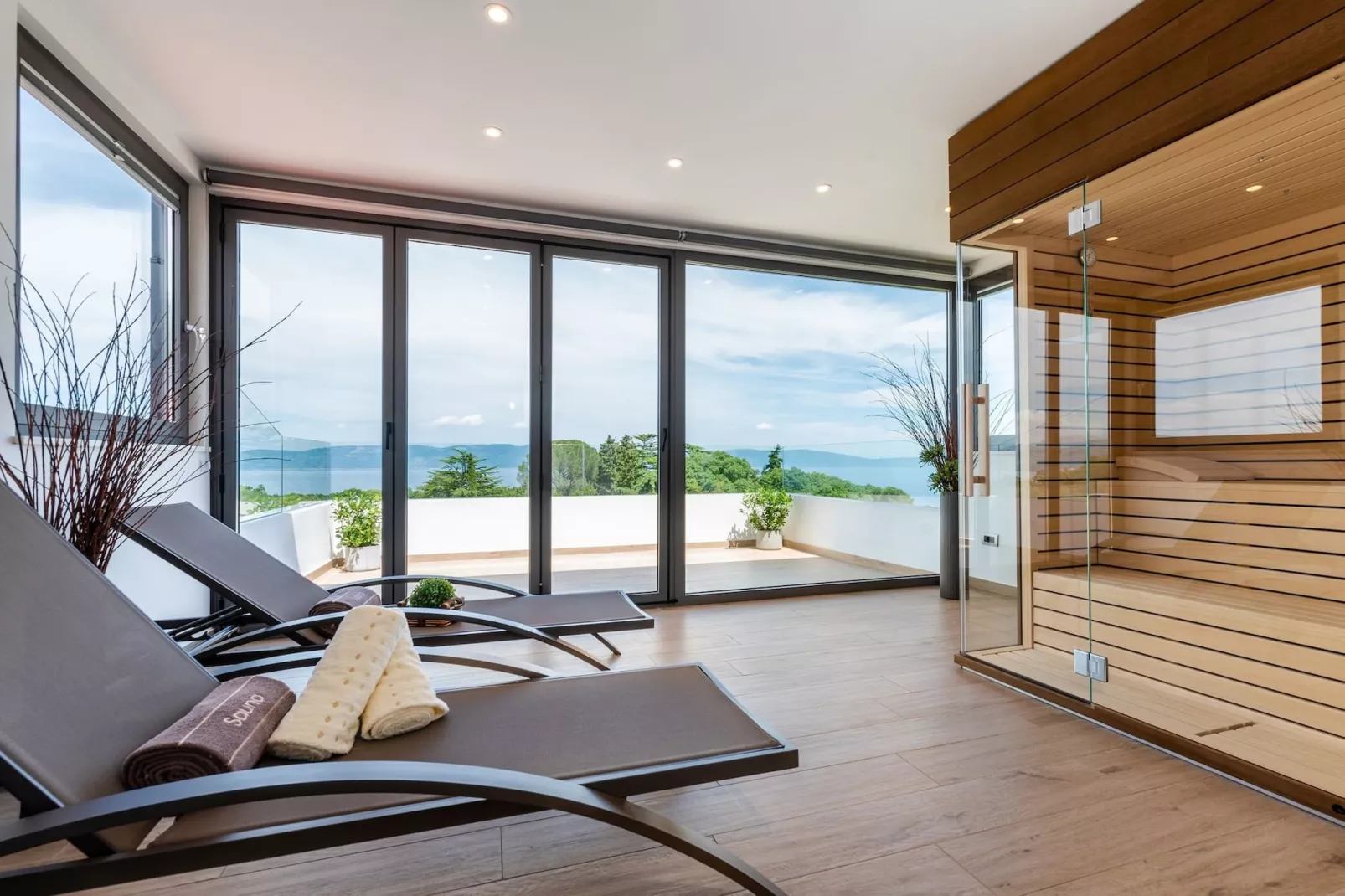 Luxurious Villa Laurea-Wellness