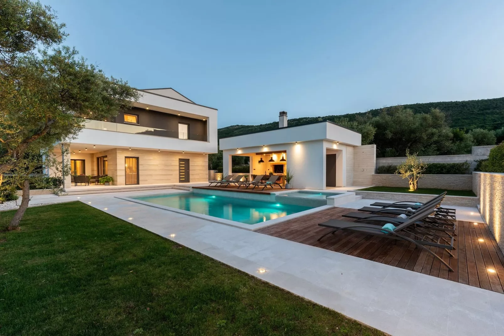 Luxurious Villa Laurea-Buitenlucht