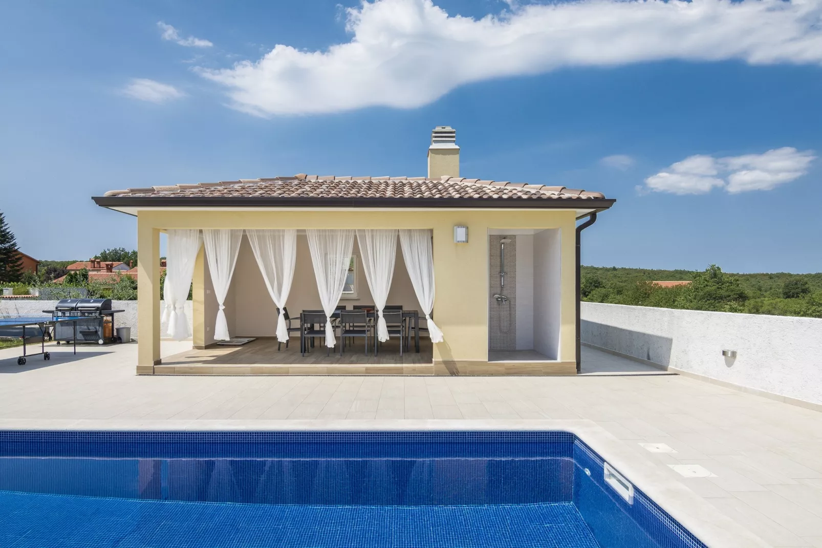 Villa Land with Private Pool-Terras