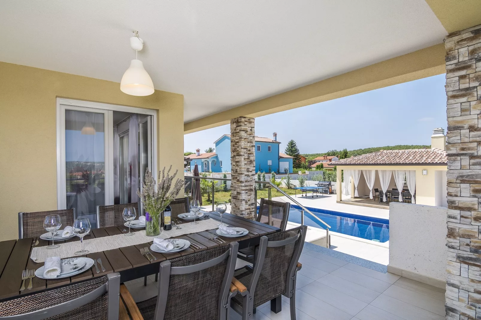 Villa Land with Private Pool-Terras