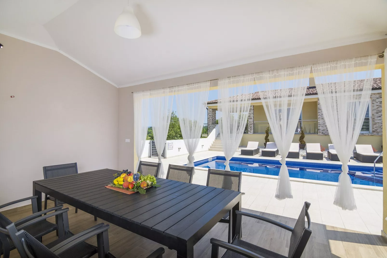 Villa Land with Private Pool-Terras