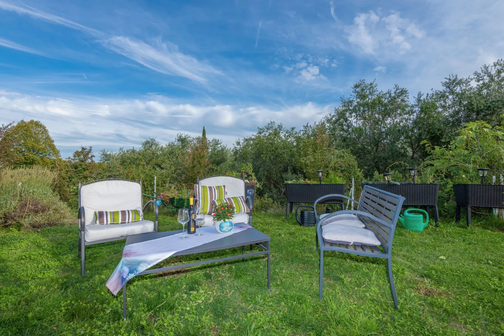 Apartments Indira - Tara - One Bedroom Apartment-Tuinen zomer