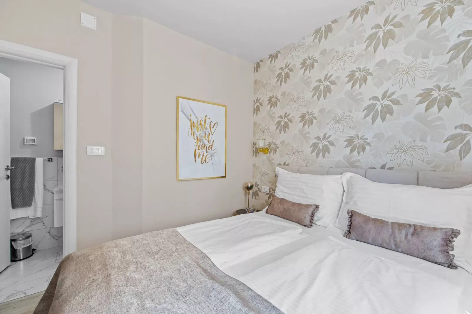 Lady M Gold - Balcony and Sea View-Slaapkamer