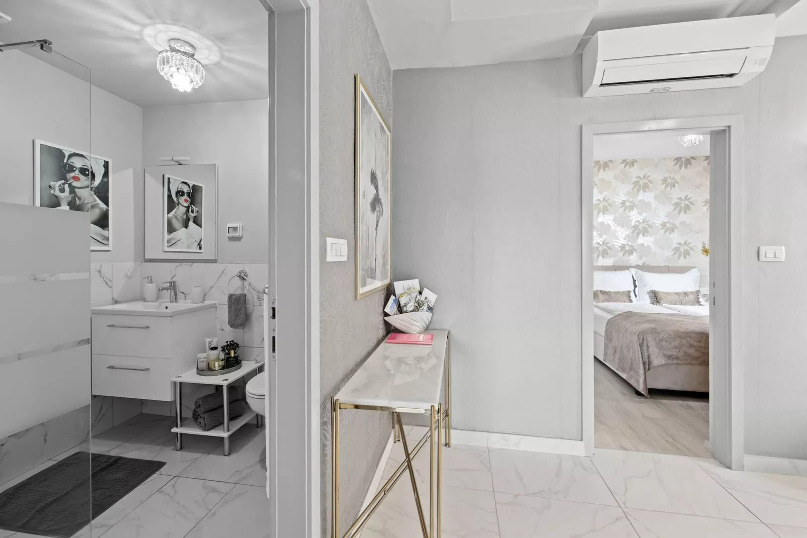 Lady M Gold - Balcony and Sea View-Slaapkamer