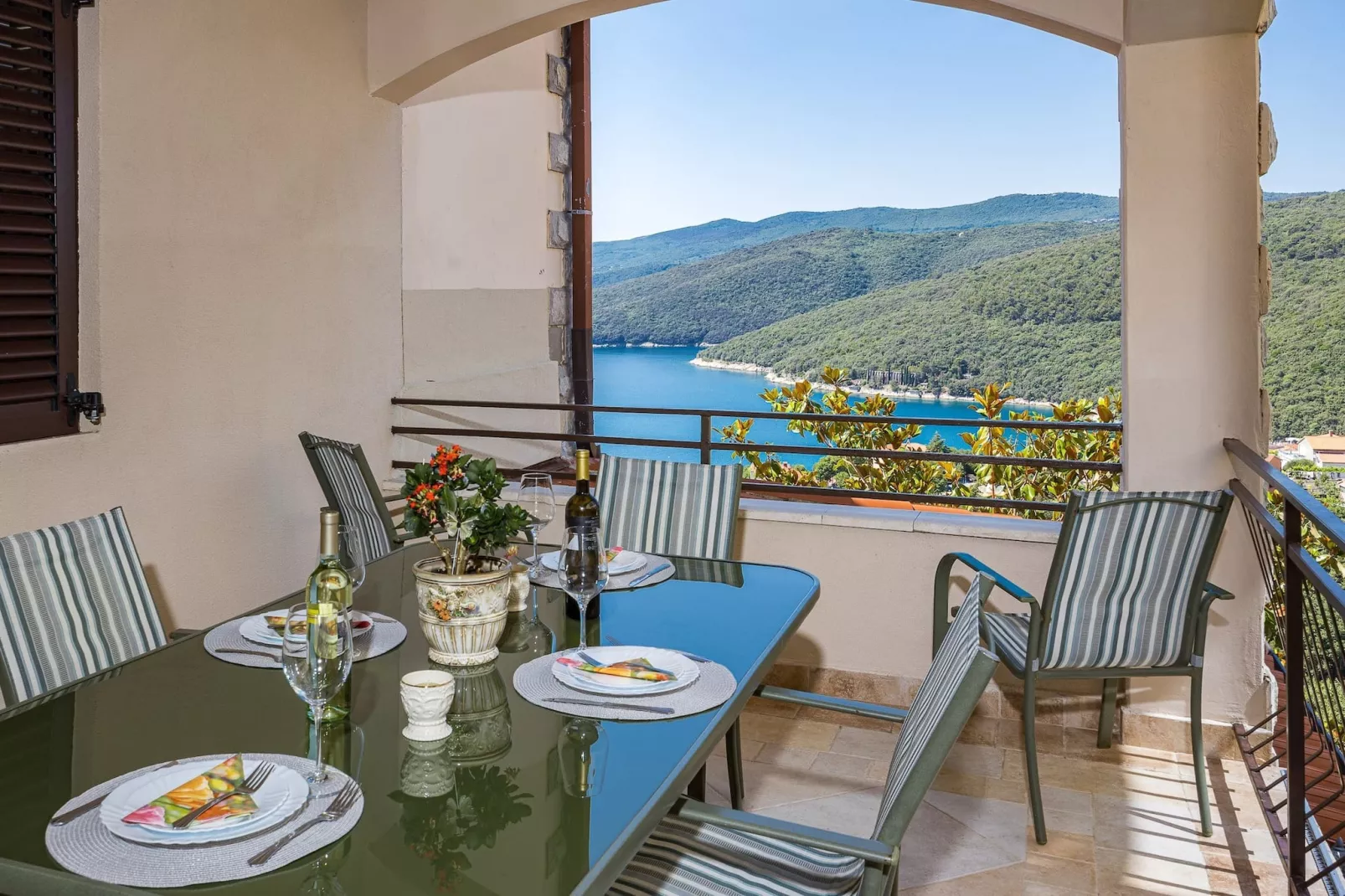 Lady M White - Balcony and Sea View-Terrasbalkon