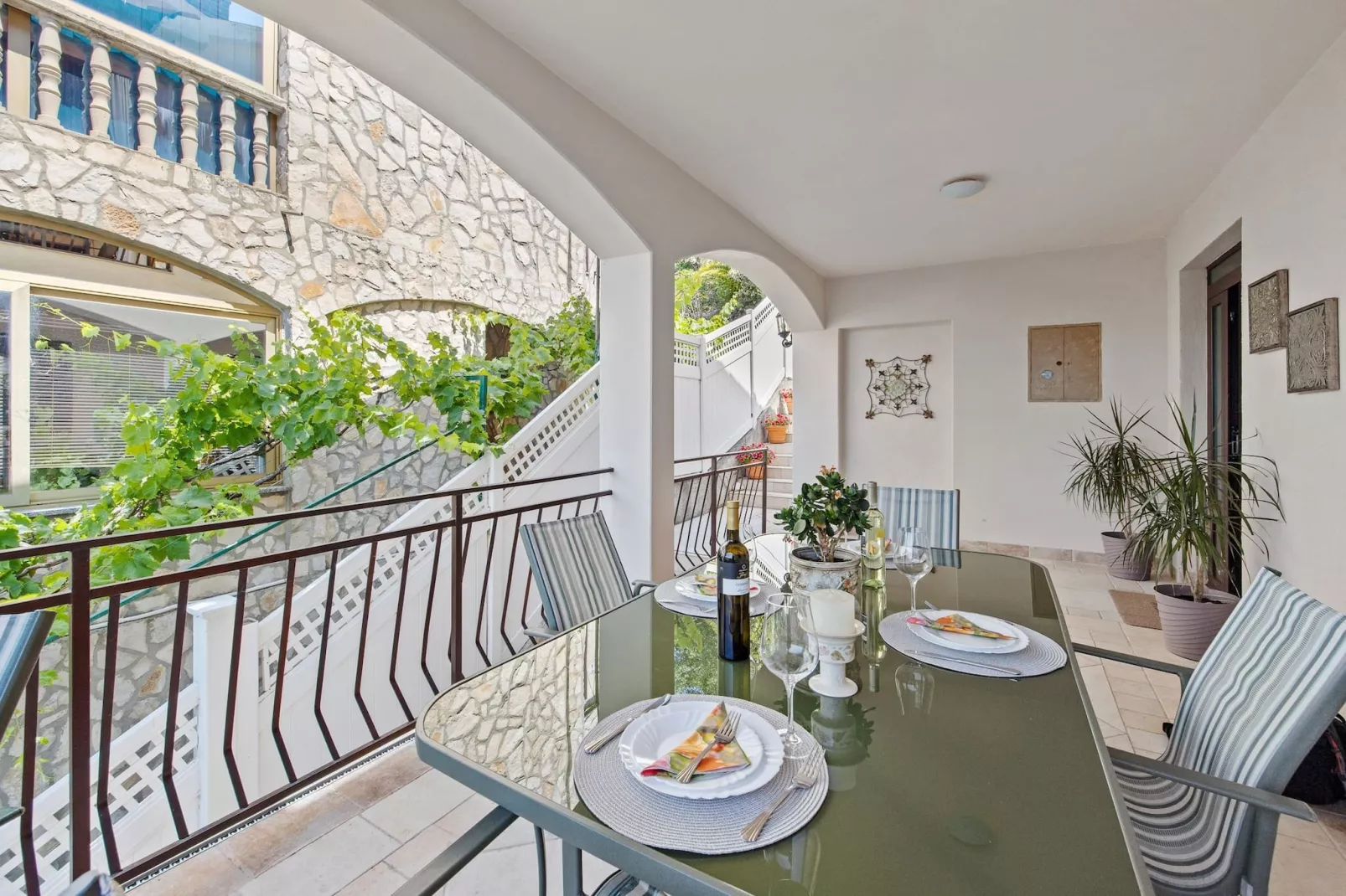 Lady M White - Balcony and Sea View-Terrasbalkon