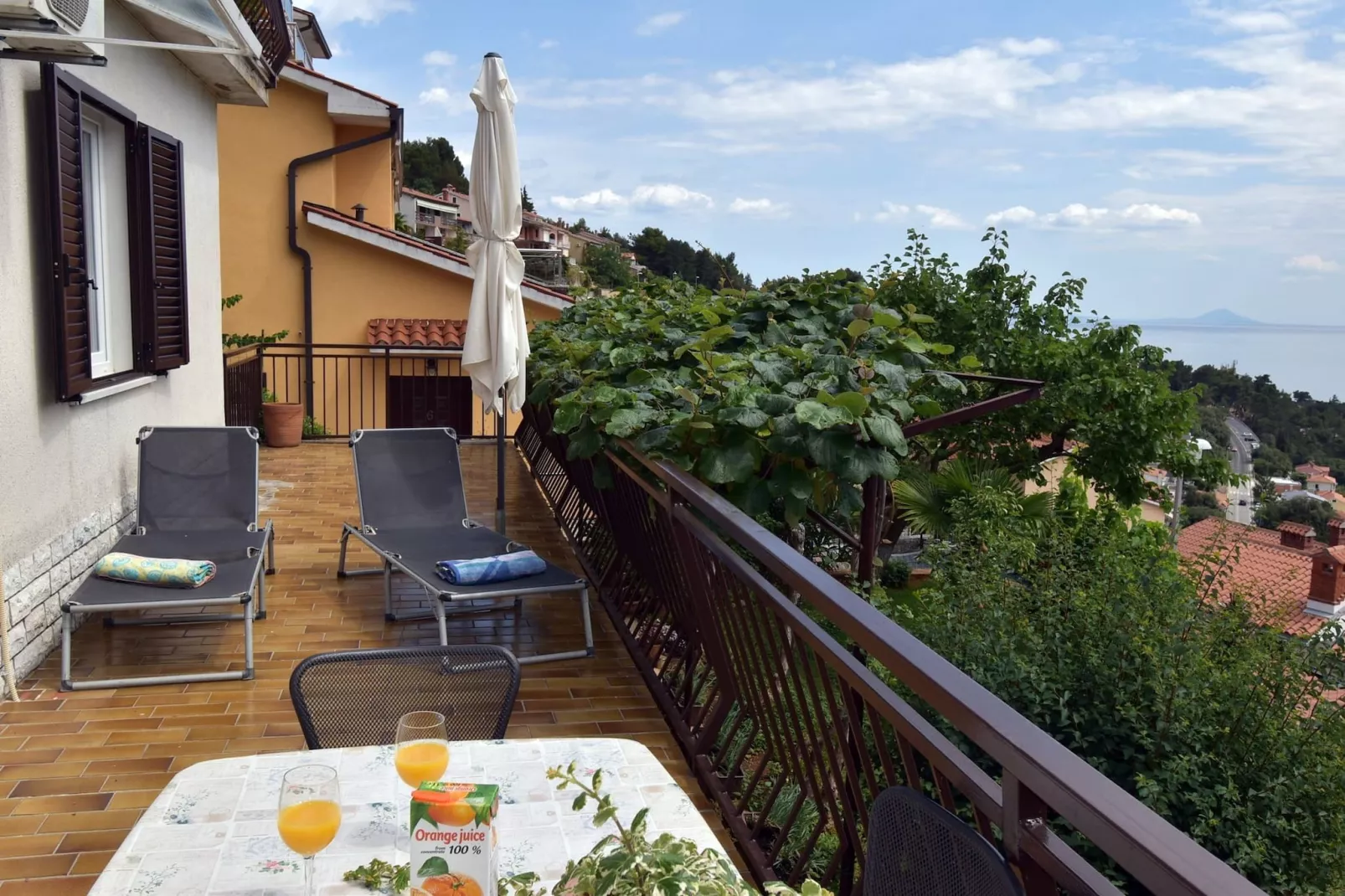 Apartment Neda with Wonderful Sea View-Terrasbalkon