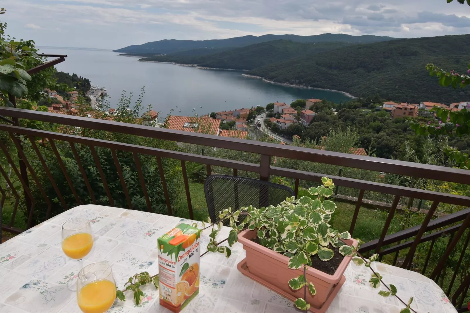 Apartment Neda with Wonderful Sea View-Buitenlucht
