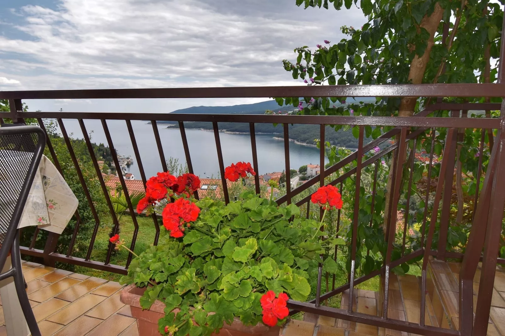 Apartment Neda with Wonderful Sea View-Buitenlucht