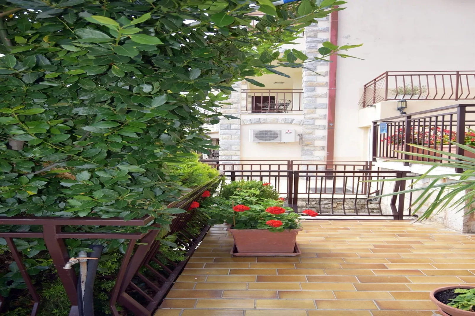 Apartment Neda with Wonderful Sea View-Buitenlucht