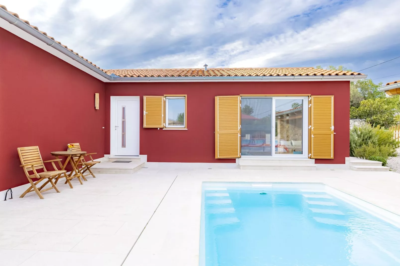 Red House Trget - Your Private Wellness-Zwembad