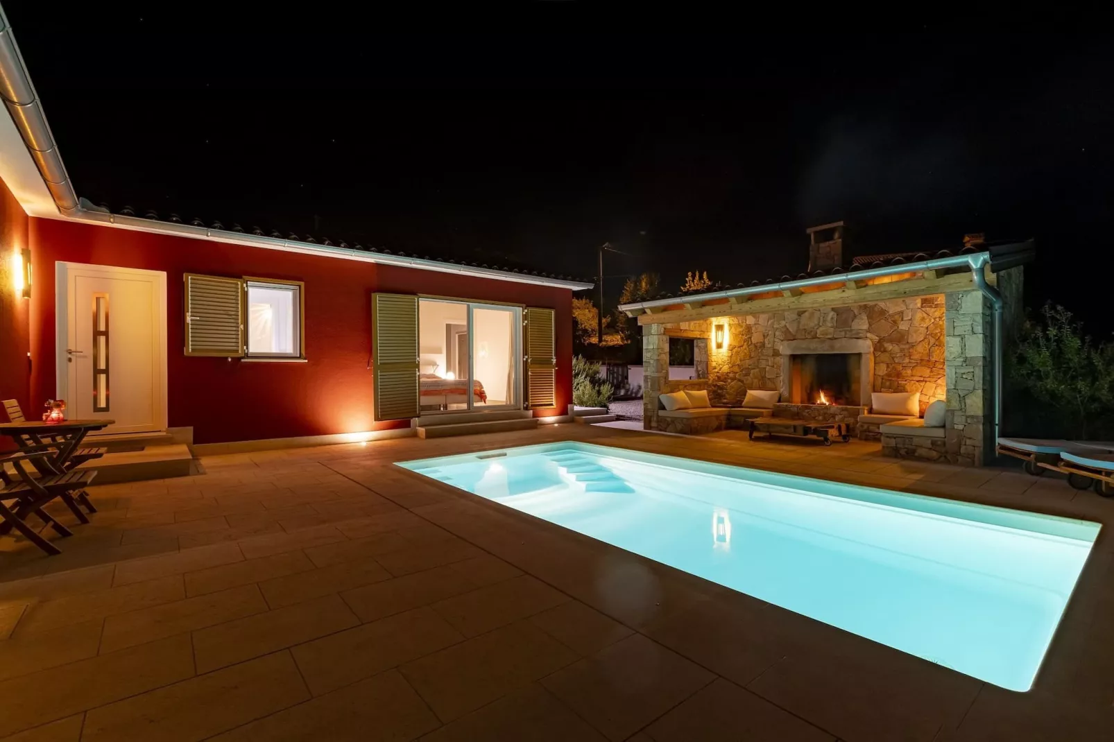 Red House Trget - Your Private Wellness-Zwembad