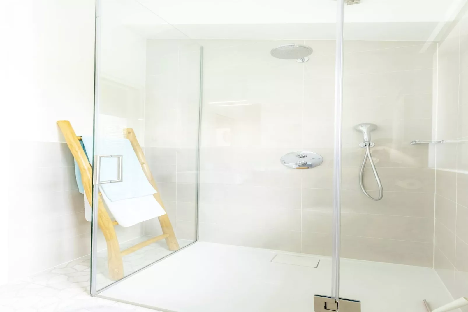 Red House Trget - Your Private Wellness-Badkamer