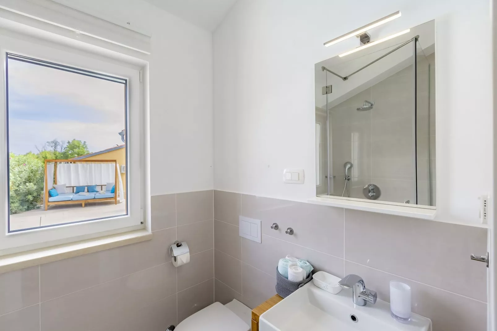 Red House Trget - Your Private Wellness-Badkamer