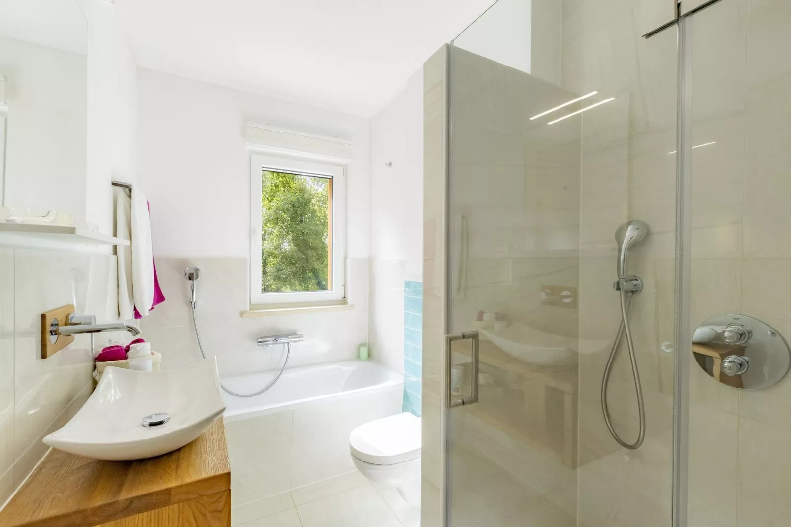 Red House Trget - Your Private Wellness-Badkamer