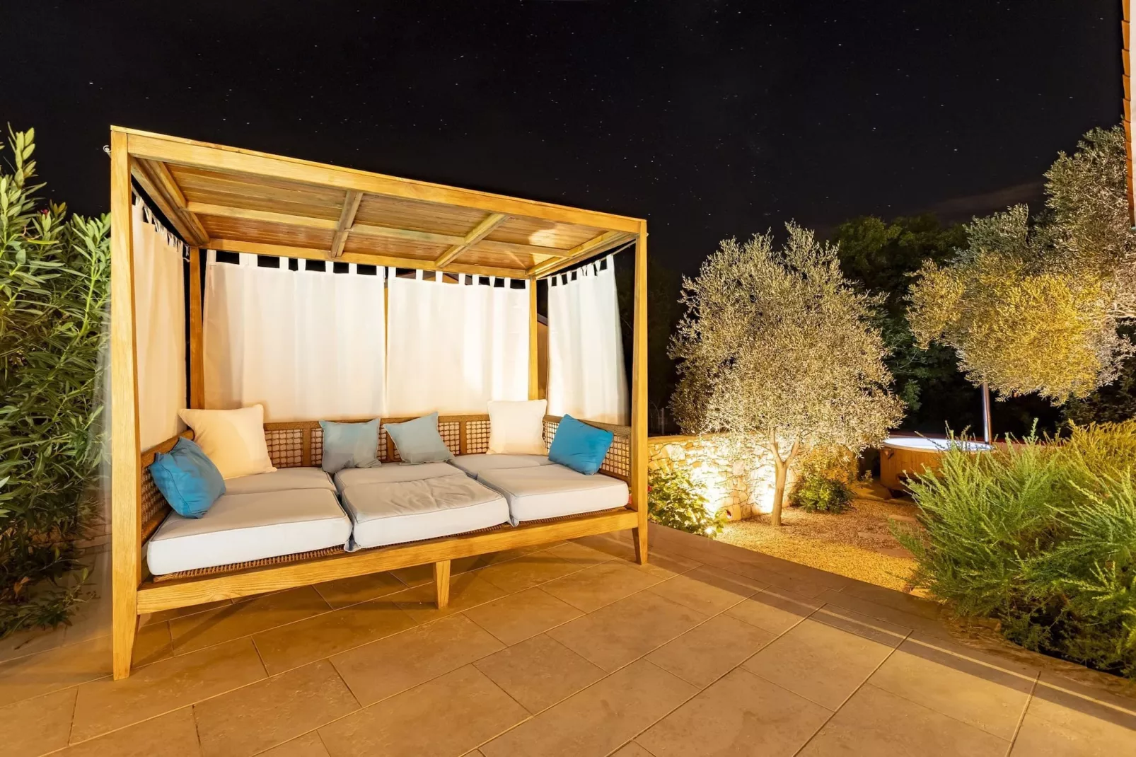 Red House Trget - Your Private Wellness-Tuinen zomer