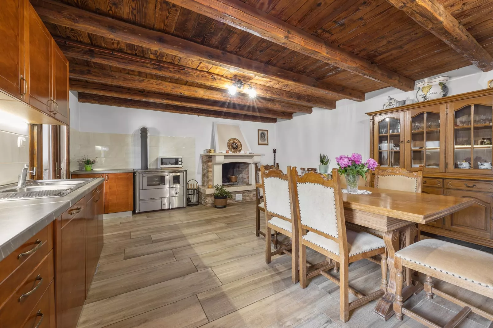 Villa Katarina - Old Stone House with Private Pool-Eetkamer